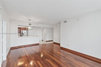 19501 W Country Club Dr, Unit 1610 in Aventura, FL - Building Photo - Building Photo