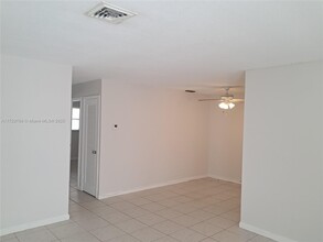 2127 Van Buren St in Hollywood, FL - Building Photo - Building Photo