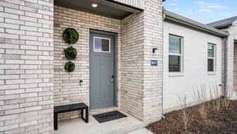 8033 N Elm St in Denton, TX - Building Photo