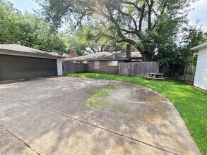 7546 Brentcove Cir in Dallas, TX - Foto de edificio - Building Photo