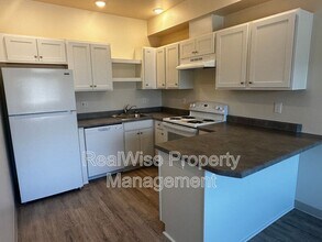 1935 Table Rock Rd in Medford, OR - Building Photo - Building Photo