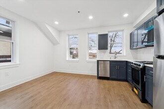 812 W Roosevelt Blvd in Philadelphia, PA - Building Photo - Building Photo