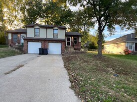 12806 S Blackfoot Dr in Olathe, KS - Building Photo