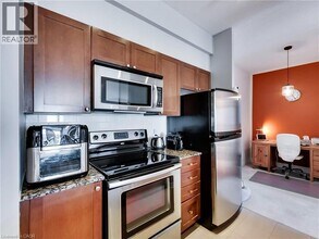 3525 Kariya Dr in Mississauga, ON - Building Photo - Building Photo