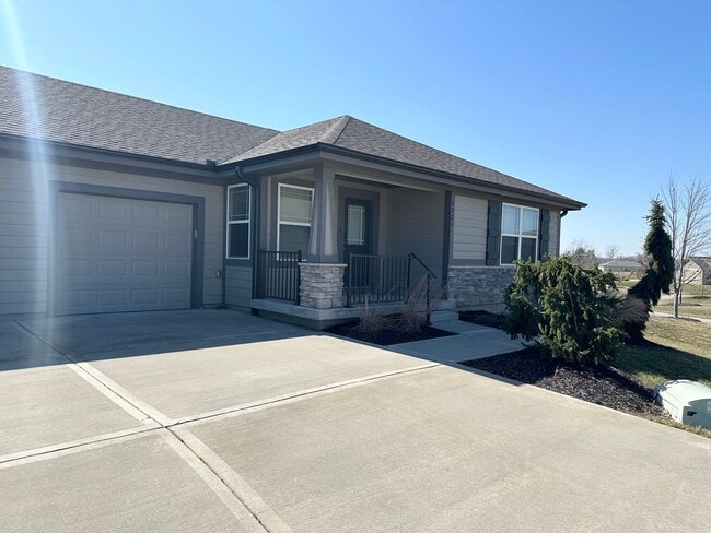 8221 SE Maple Ct in Blue Springs, MO - Building Photo - Building Photo