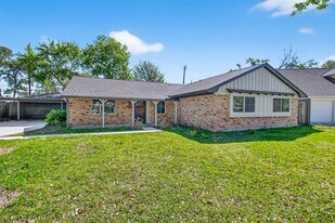 1906 Shadow Bend Dr in Houston, TX - Building Photo