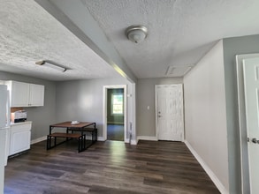 2 S Back River Rd in Hampton, VA - Building Photo - Building Photo