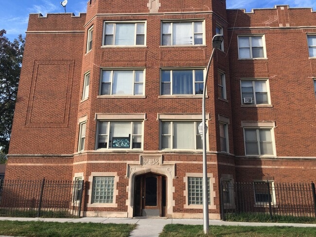 property at 7655 S Yates Blvd