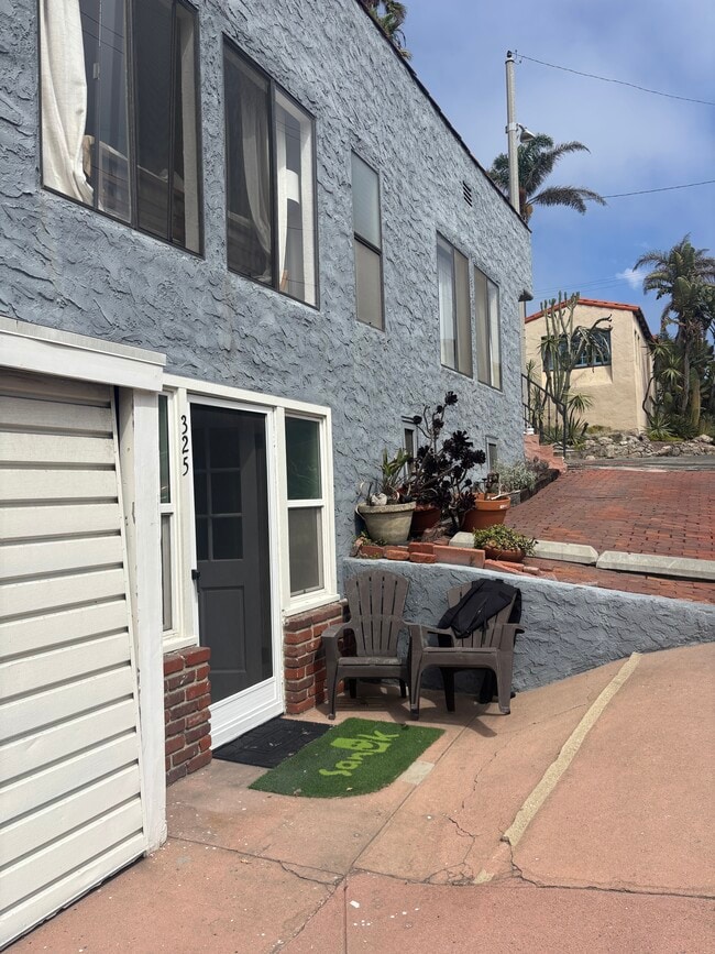 325 35th St in Manhattan Beach, CA - Building Photo - Building Photo