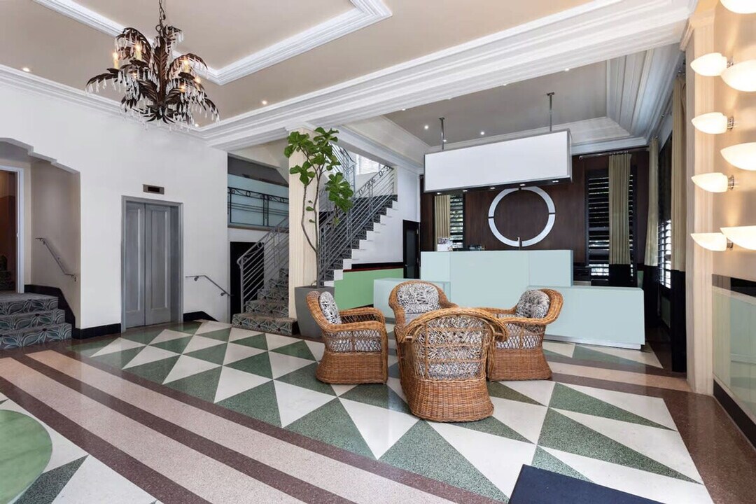 956 Washington Ave in Miami Beach, FL - Building Photo