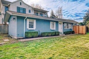 2405 63rd Ave SE in Mercer Island, WA - Building Photo