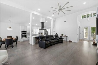 6903 Mauna Loa Ln in Naples, FL - Building Photo - Building Photo