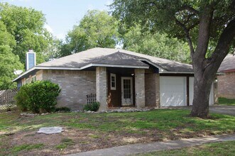 8015 Forest Ash in Live Oak, TX - Building Photo - Building Photo