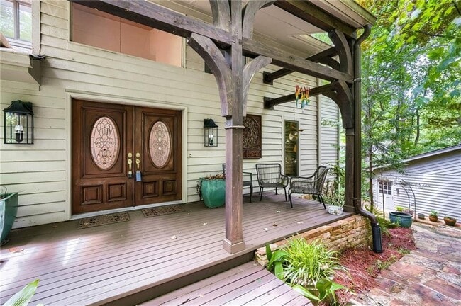 property at 570 Idlewood Dr NW