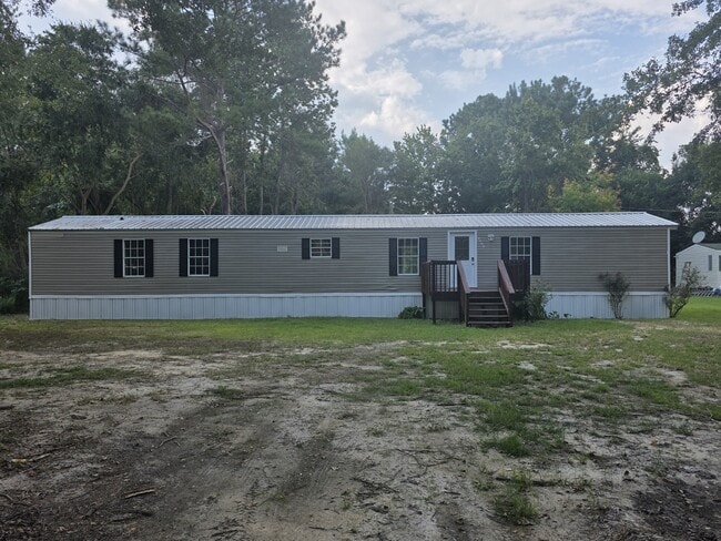 property at 1527 Middlepen Rd SE