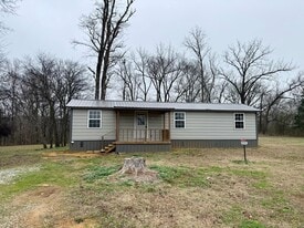 1723 Black Zion Rd in Pontotoc, MS - Building Photo