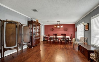 1010 Country Oaks Dr in Luling, TX - Building Photo - Building Photo