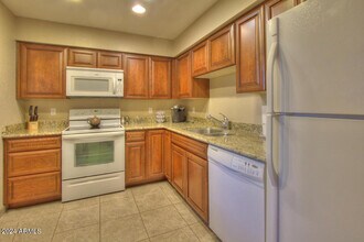 9115 E Purdue Ave-Unit -110 in Scottsdale, AZ - Building Photo - Building Photo