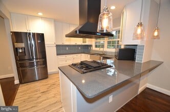 5200 Kings Park Dr in Springfield, VA - Building Photo - Building Photo