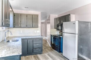 22 Wyman St in Waterbury, CT - Building Photo