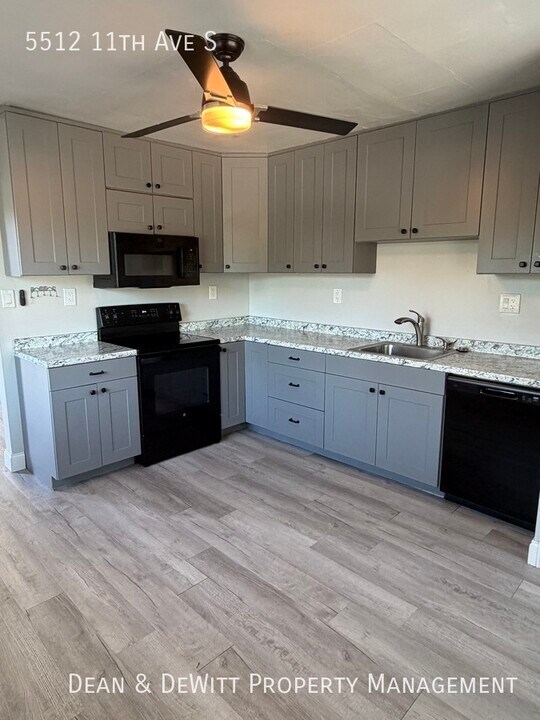 5512 11th Ave S in Gulfport, FL - Building Photo