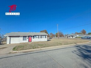 7101 NW 20th St in Bethany, OK - Building Photo - Building Photo
