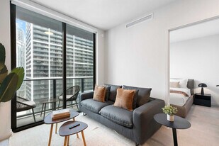 121 NE 5th St, Unit SI FL30-ID1507035P in Miami, FL - Building Photo