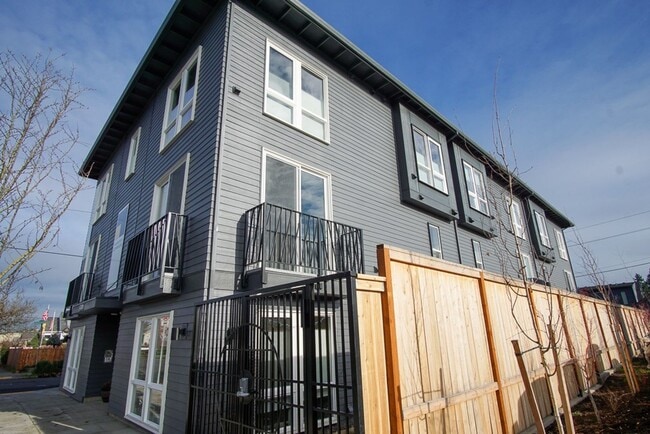 5080 NE 33rd Ave