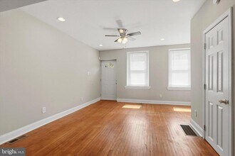 400 Green Ln in Philadelphia, PA - Building Photo - Building Photo