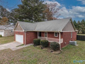 111 Cepha Dr in Hazel Green, AL - Building Photo