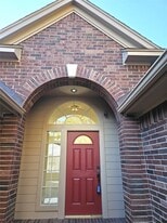 2121 Crimson Lake Ln in League City, TX - Building Photo
