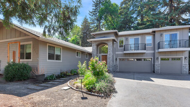 14059 SW 119th Pl in Tigard, OR - Foto de edificio - Building Photo