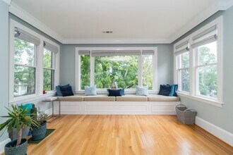 44 Rawson Rd, Unit 2 in Brookline, MA - Foto de edificio - Building Photo