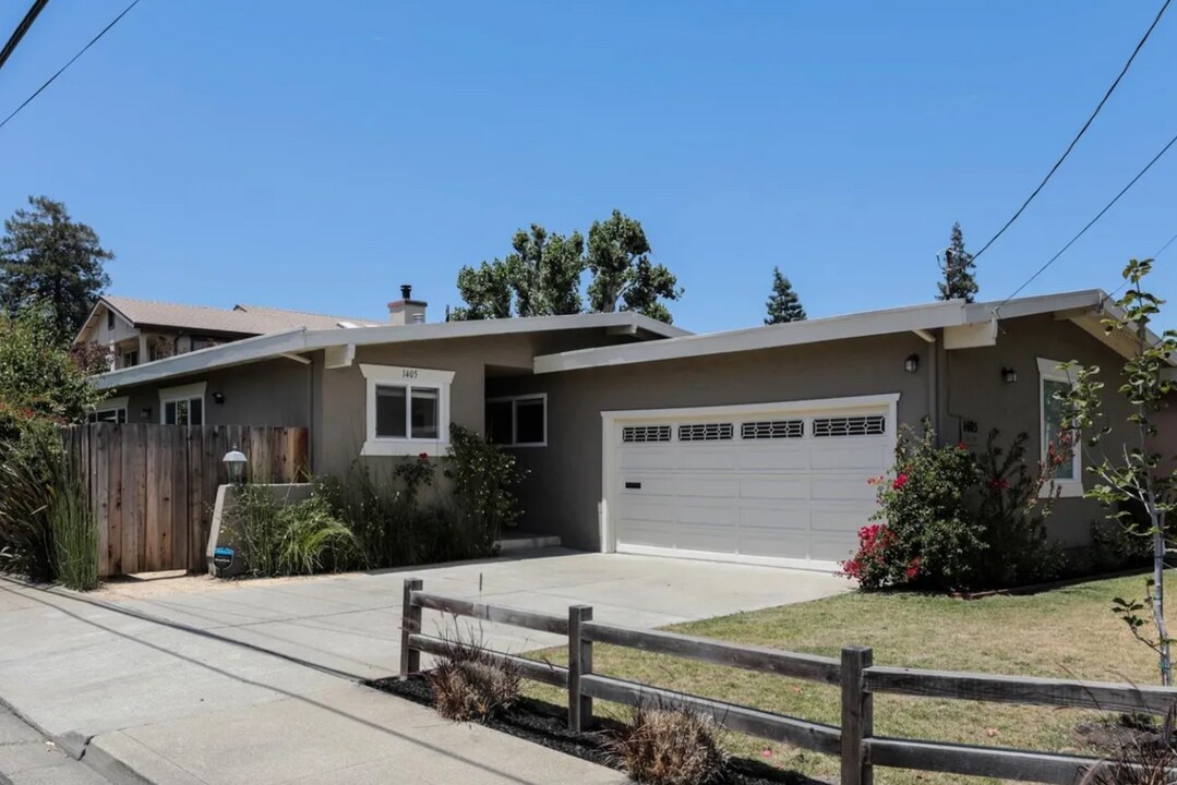 1405 Lenolt St in Redwood City, CA - Building Photo
