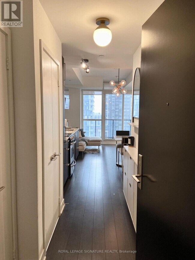290-1290 Adelaide St W in Toronto, ON - Building Photo - Building Photo