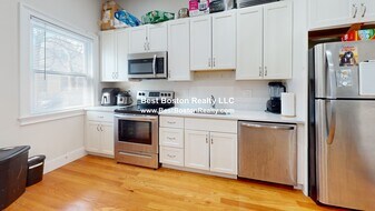 313 Hurley St in Cambridge, MA - Building Photo