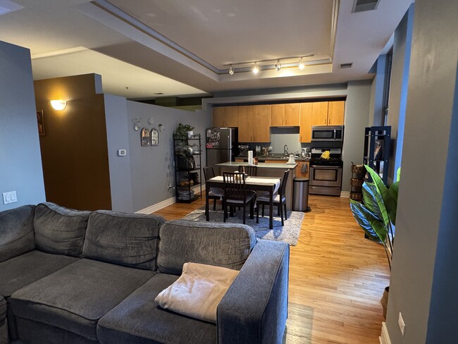 212 W Washington St, Unit 801 in Chicago, IL - Building Photo - Building Photo
