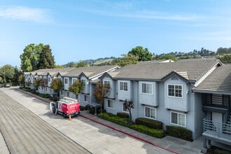 Julius Manor in San Leandro, CA - Building Photo - Building Photo
