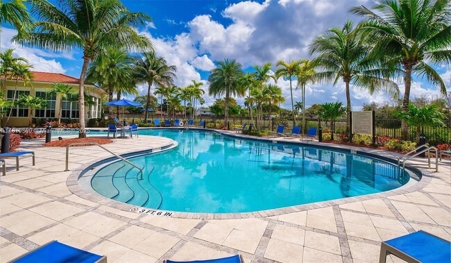 10170 SW 7th St, Unit 22-102 in Pembroke Pines, FL - Building Photo - Building Photo