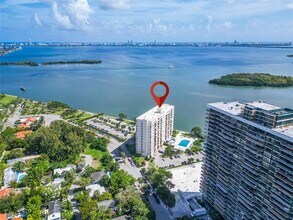 880 NE 69th St, Unit 10R in Miami, FL - Foto de edificio - Building Photo