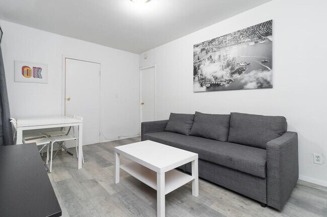315 E 95th St in New York, NY - Building Photo - Building Photo