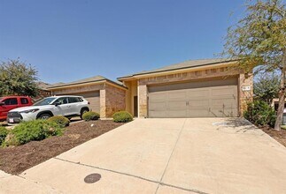 211 Samuel Dr in Buda, TX - Building Photo - Building Photo