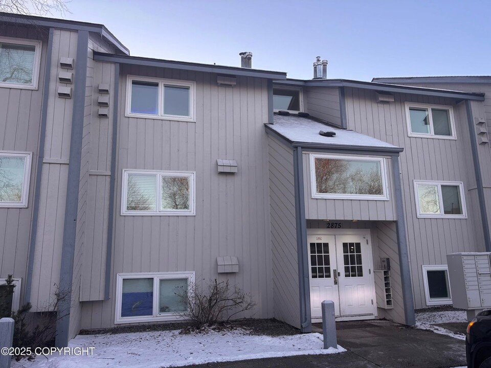 2875 W International Airport Rd in Anchorage, AK - Building Photo