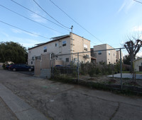 1181-1185 N Virgil Ave in Los Angeles, CA - Foto de edificio - Building Photo