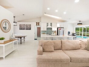 1123 SW Oak Hollow Ct in Palm City, FL - Building Photo - Building Photo