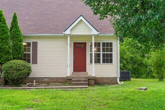 320 Lafayette Rd in Clarksville, TN - Building Photo - Building Photo