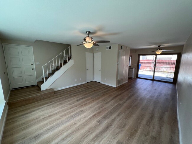 1157 Badger Cir in Ventura, CA - Building Photo - Building Photo