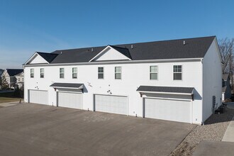 The Vue at Rivertown Park Townhomes in Wyoming, MI - Foto de edificio - Building Photo