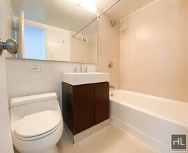 EAST 63 STREET in New York, NY - Foto de edificio - Building Photo