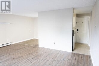 27 Main St in St Catharines, ON - Building Photo - Building Photo